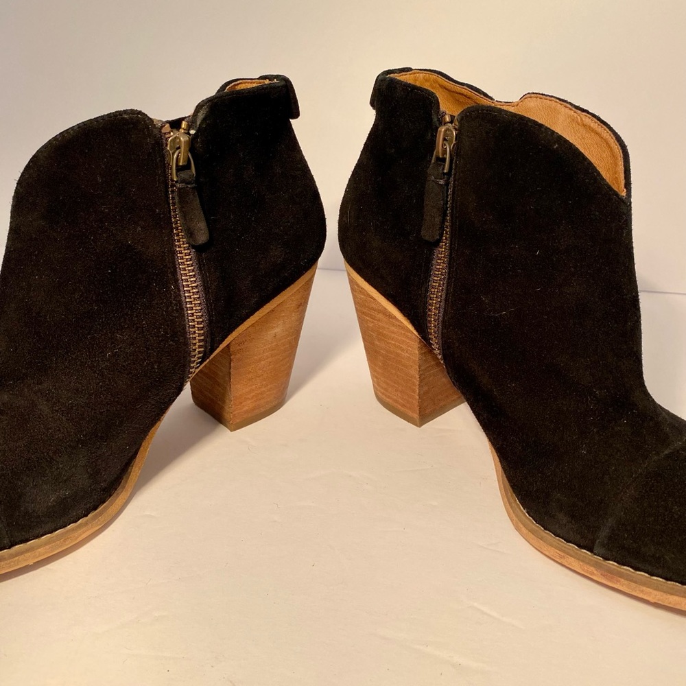 Susma leather size 8.5M booties